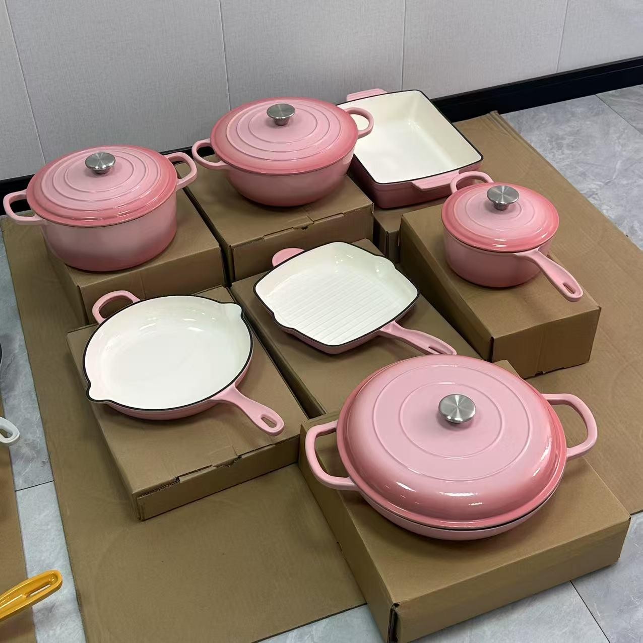 Emirad Morgan 19*9cm Milk pot (3.11kg) 25*11cm Casserole(4.67kg) 27*11cm - Image 4