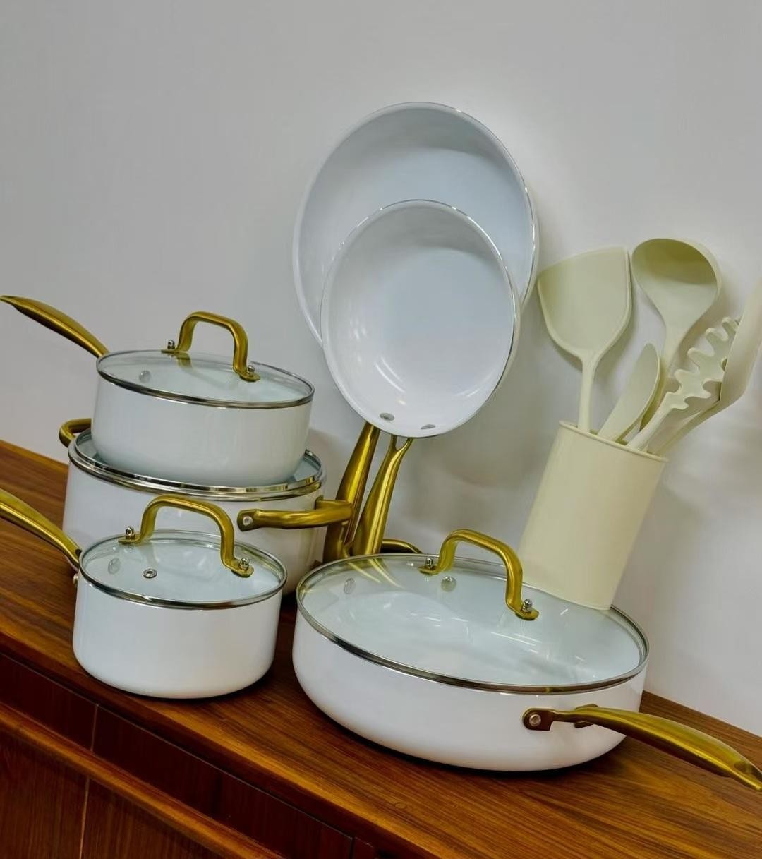 Emirad Morgan 16cm milk pan with lid 20cm milk pan with lid 24cm casserole with lid 28cm - Image 2
